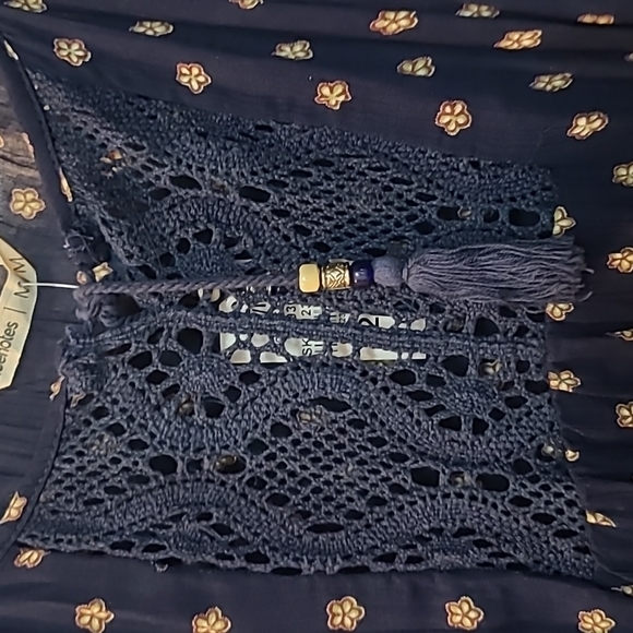 NWT Bluenotes cold shoulder bohemian top - Picture 6 of 7